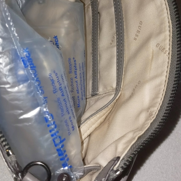 SEXY GUESS ILENIA POCKET CROSSBODY PURSE!! - Picture 5 of 8